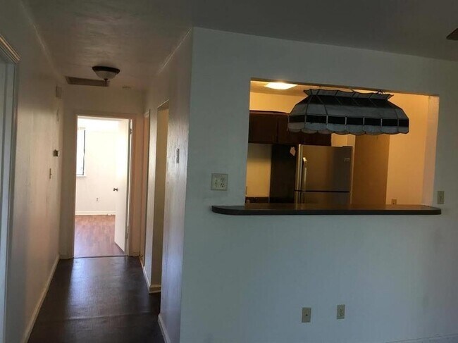 Building Photo - 1309 Airport Dr