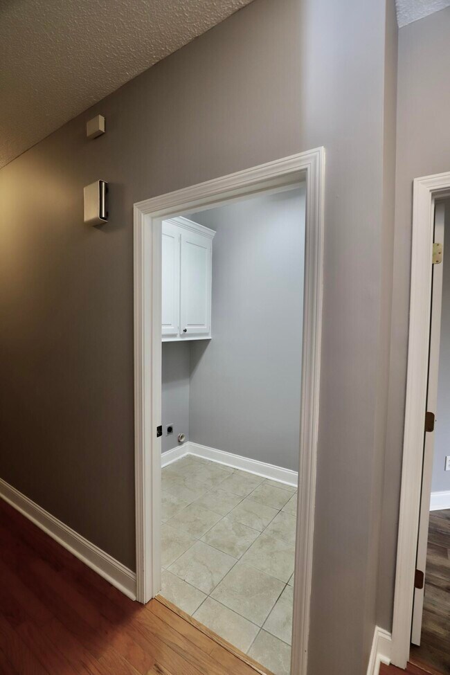 Building Photo - 1855 Beachforest Way