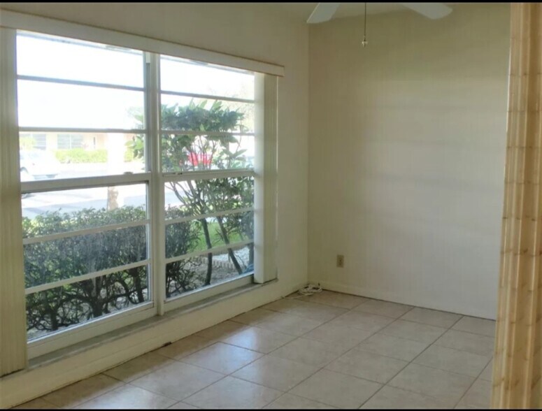 Building Photo - 8732 Bella Vista Dr