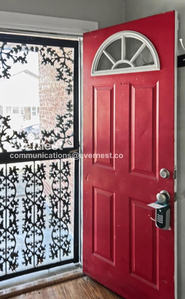 Building Photo - University City Charm Meets Modern Comfort / 4 Beds & 2 Baths / Available Now!