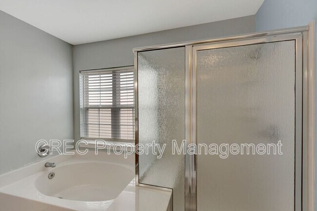 Building Photo - 304 Deep River Rd