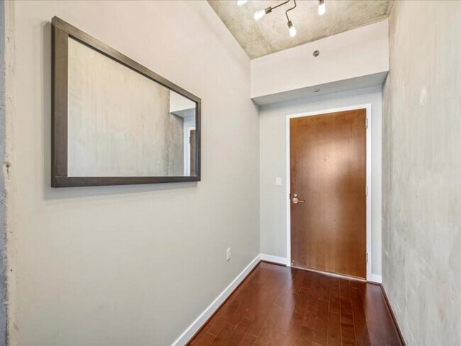 Building Photo - Luxury High Rise Condo Available 7/1/25