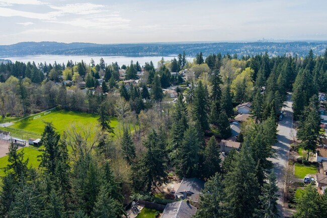 Building Photo - 2217 Sahalee Dr W