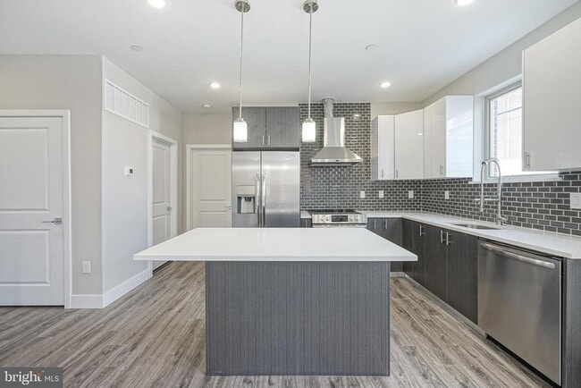 Building Photo - 300 W Jefferson St