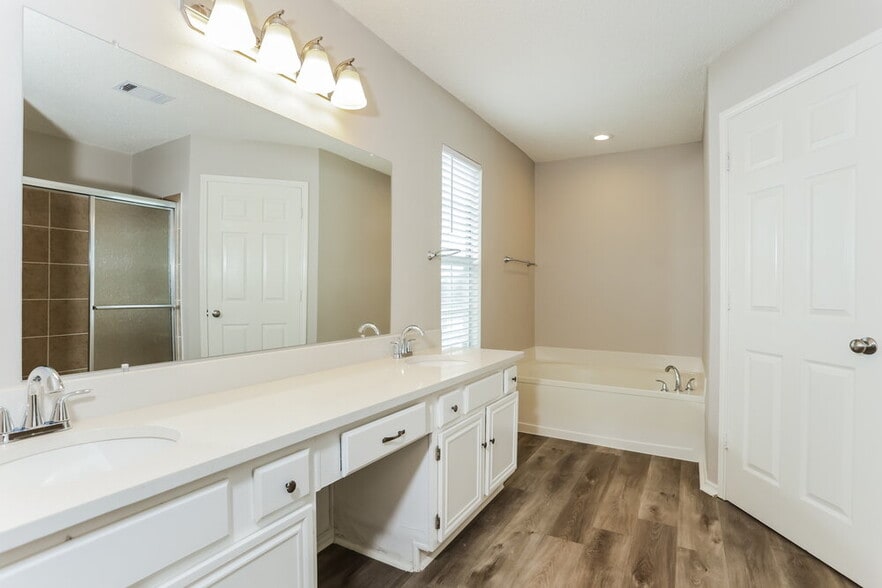 Building Photo - 1631 Chapman St