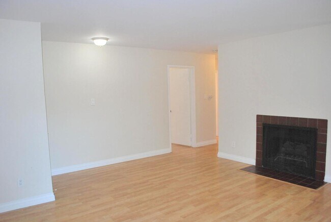 Building Photo - Updated, Bright, Spacious & Clean! Excellent Location at The Vintner in San Ramon