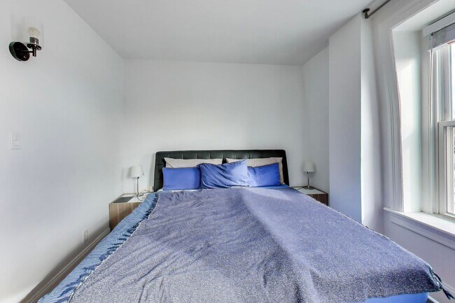 Building Photo - Sprawling 5 Bed, 3 Bath, Two Kitchens, Dual Back Decks, Two Office/Den Townhouse, 2 WD in Unit - ...