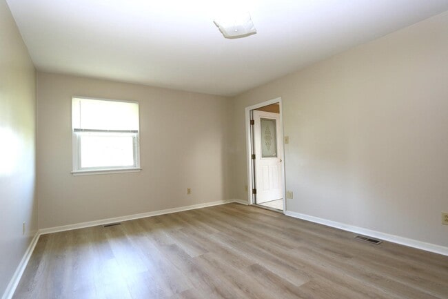 Building Photo - 30317 Marva Rd
