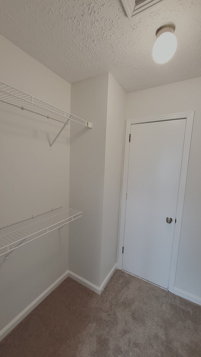 Building Photo - 301 Hickory Pl