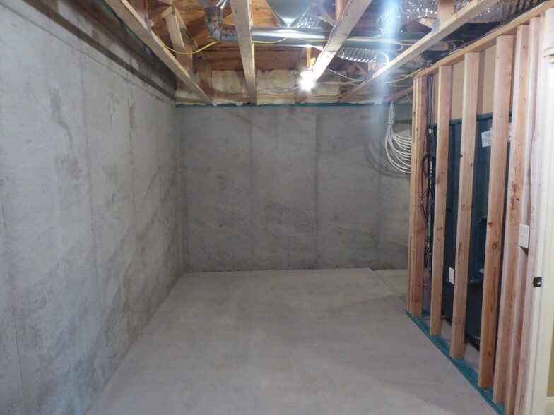 Building Photo - 5912 N Millsboro St