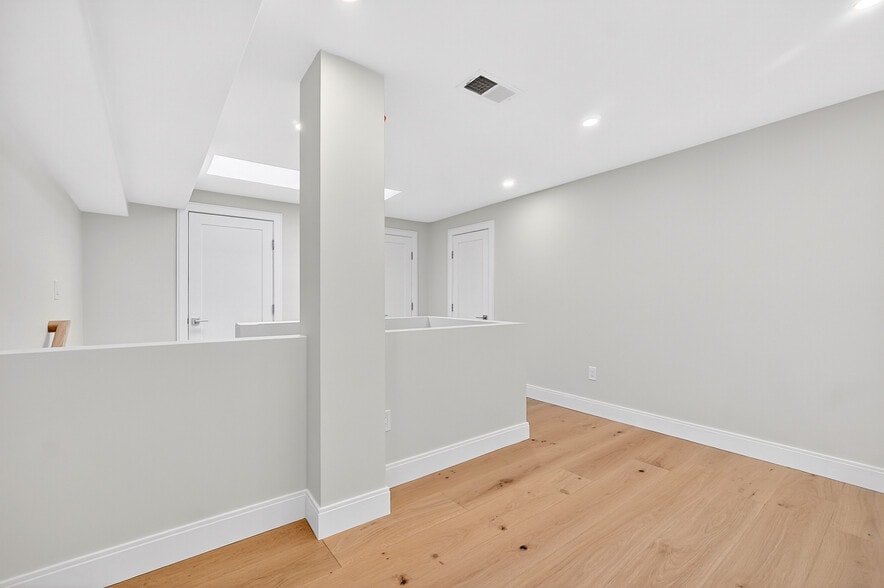 Building Photo - 151 Belmont St