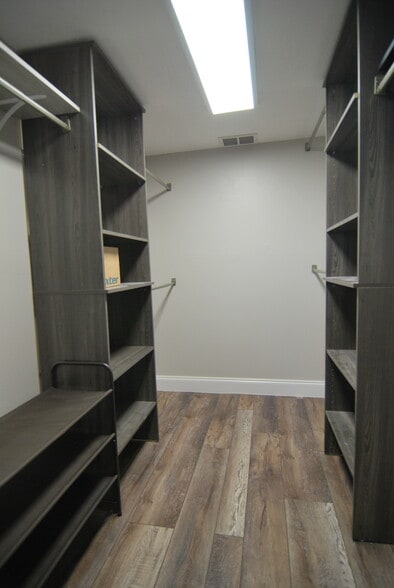 Main bedroom closet - 729 Lori Dr