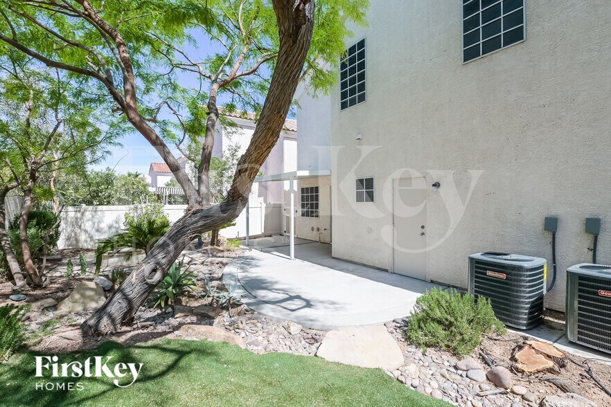 Building Photo - 2465 Belt Buckley Dr