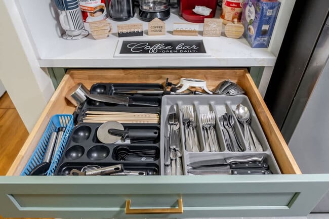 Building Photo - 4989 Randlett Dr