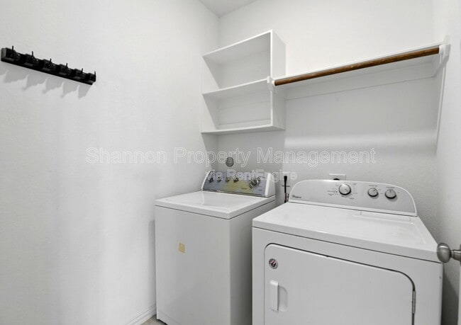Building Photo - 1618 Rosedale Dr