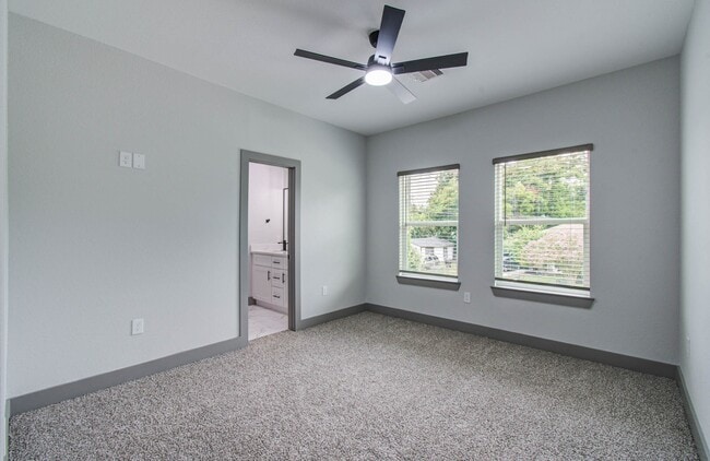 Building Photo - 1065 South Ln