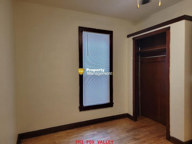 Building Photo - LARGE 2 Bed Lower Downtown Appleton