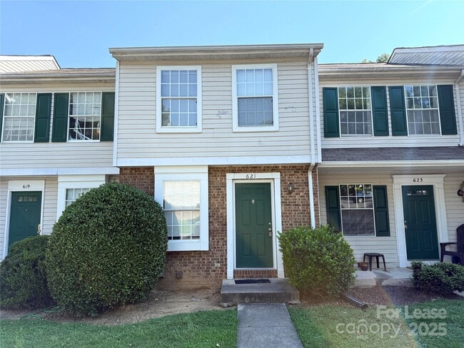 Primary Photo - 621 Lex Dr
