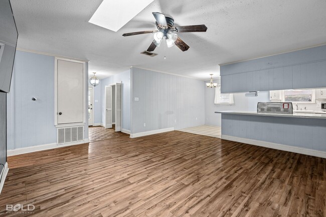 Building Photo - Check Out this 3 bed 2 bath in Bossier!!