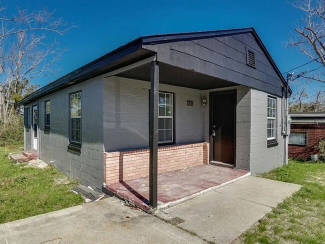 Primary Photo - 807 E 7th Ct