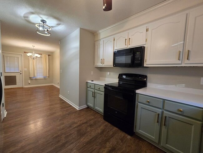 Building Photo - 901 Tristan St