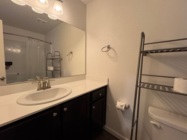 Building Photo - Newer 3 bedroom 2 1/2 bath home in South R...