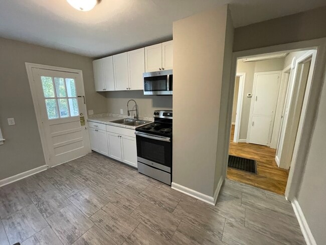 Building Photo - 28 Hollywood Ct