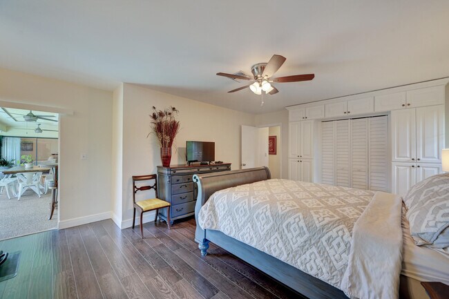 Building Photo - 6833 Bianchini Cir