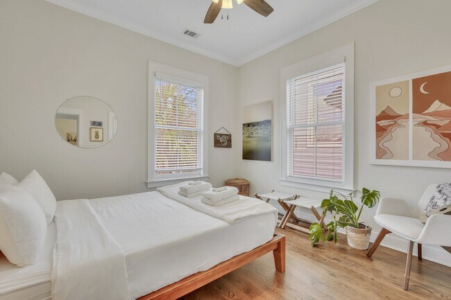 Building Photo - 217 W 33rd St