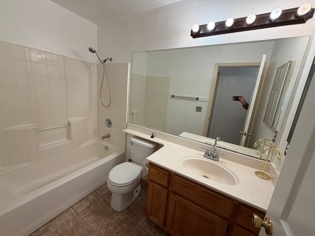 Building Photo - Cute Home in EGUSD