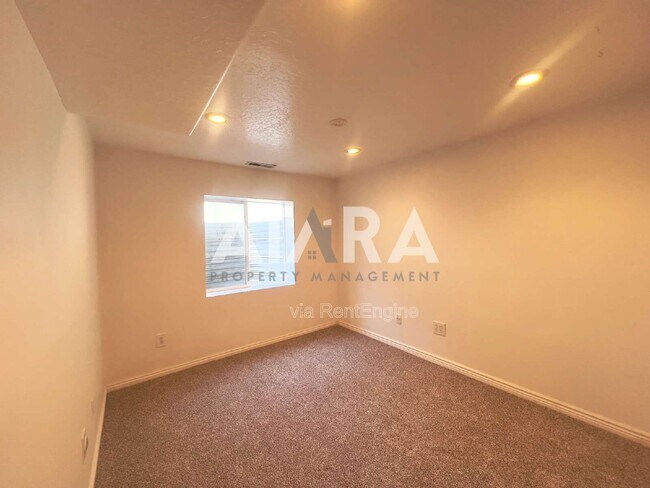 Building Photo - 11837 Sunrise View Dr