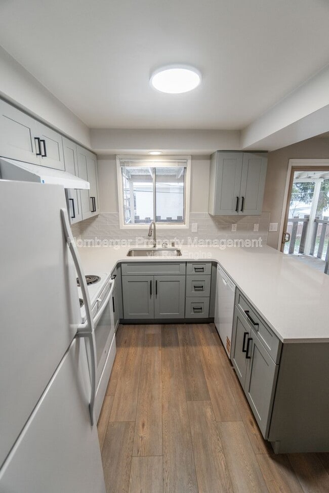 Building Photo - 10119 E Empire Ave