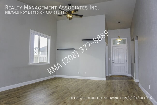 Building Photo - 4614 N Willowside Ave