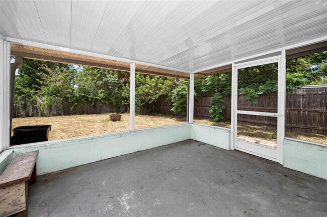 Building Photo - 7402 Country Club Dr