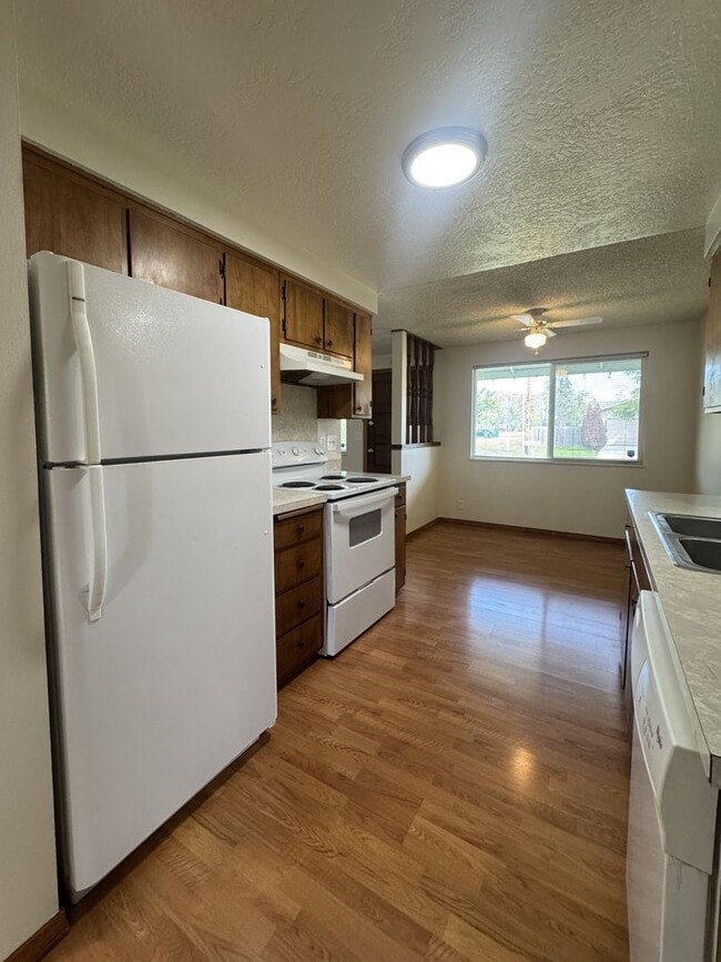 Building Photo - (KIE 1) 2-Bed, 1-Bath Duplex