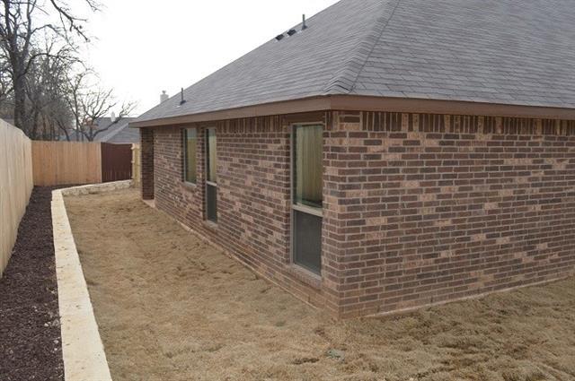 Building Photo - 320 Springtree St