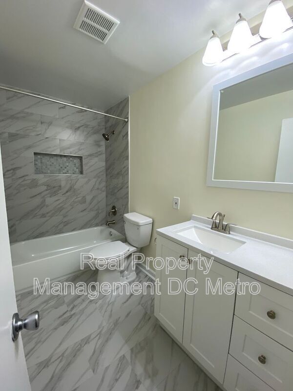 Building Photo - 1931 17th St NW