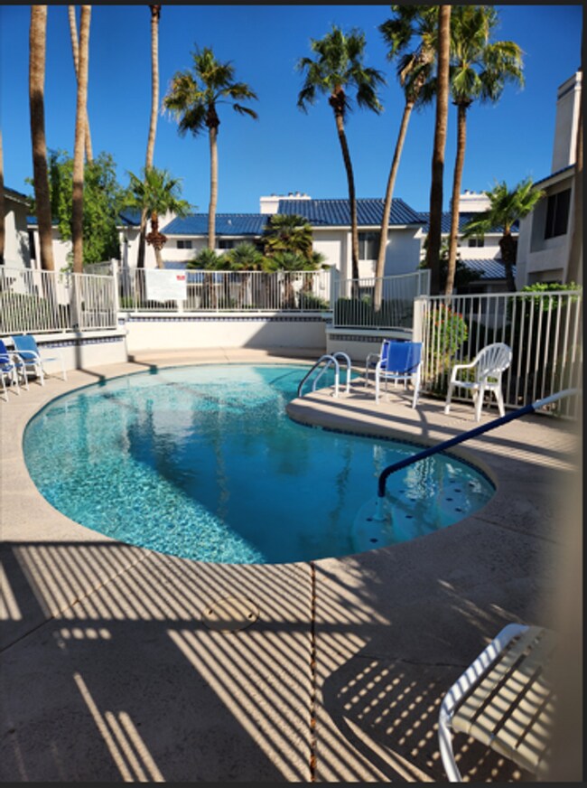 Building Photo - Furnished - 2 bed / 1.5 Bath Available for...