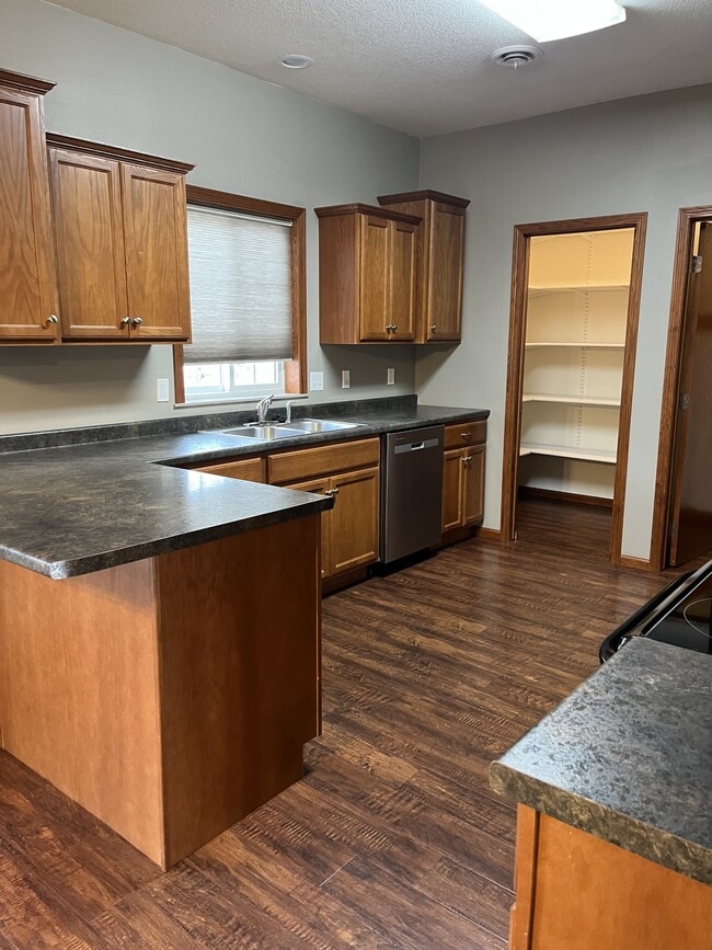 Building Photo - 1501 N Grove Pl