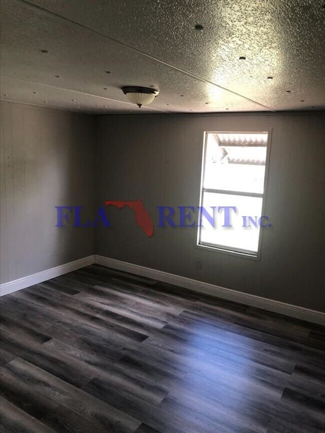 Building Photo - 3/2 Manufactured home with fenced in yard/ Bithlo area