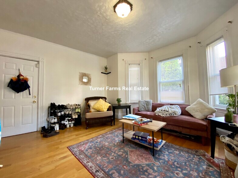 Primary Photo - 205 Hillside St