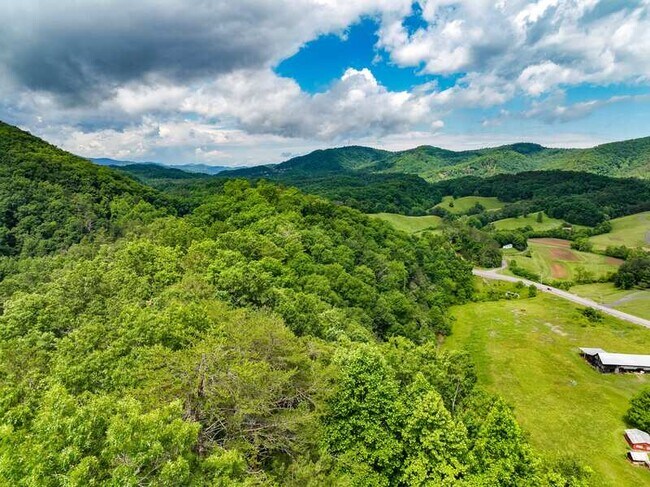 Building Photo - 4249 Dollys Dr