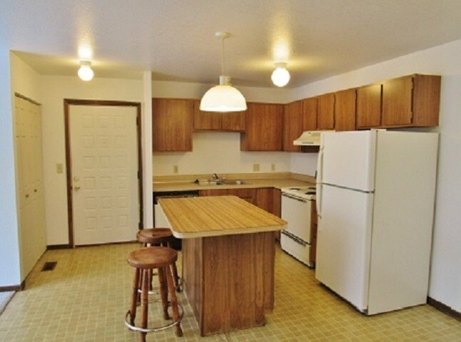 Building Photo - 4901 Universal Dr