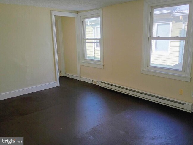 Building Photo - 309 E Main St