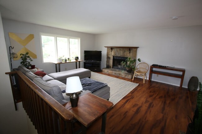 Building Photo - 3 Bedroom Home in Eagle River w/ Fenced Backyard!