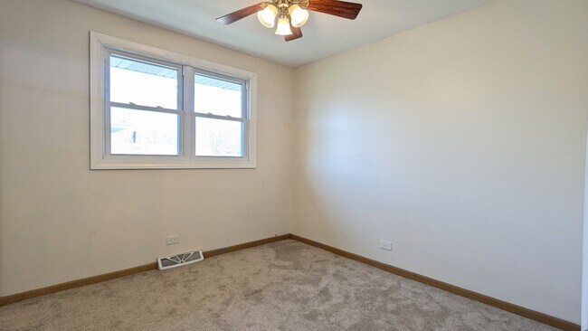 Building Photo - 2165 N Westmoreland Dr