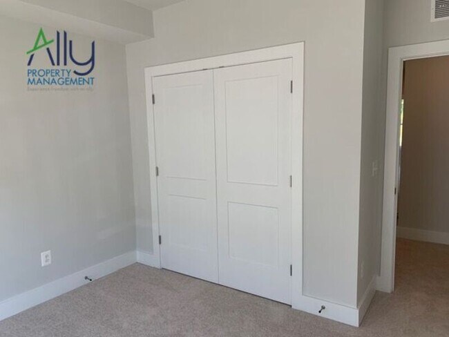 Building Photo - 822 Wesley Ln