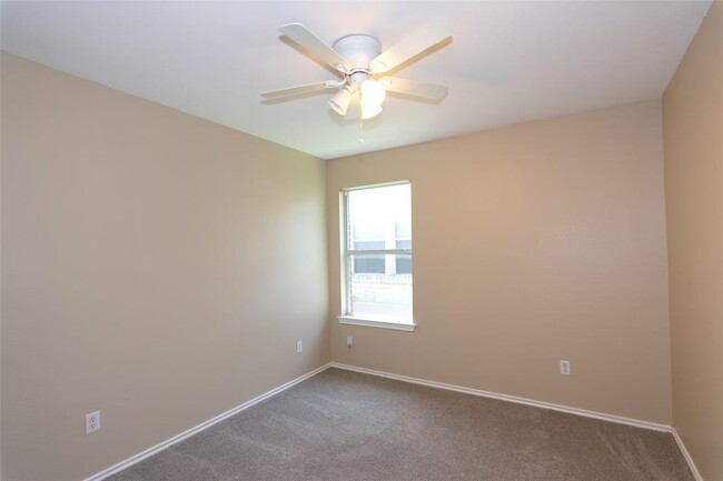 Building Photo - 245 Shale Dr