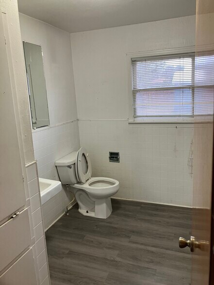 Building Photo - 600 Alexander