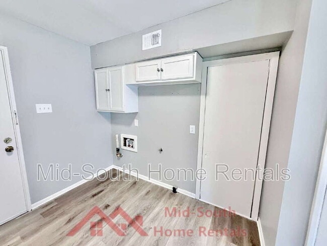 Building Photo - 1730 Tahiti Ln